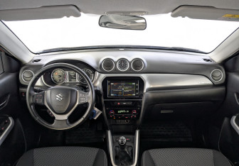 Подержанный автомобиль Suzuki Vitara 2017 года (14 фото)