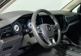 Подержанный автомобиль Volkswagen Touareg 2018 года (13 фото)