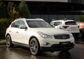 Подержанный автомобиль Infiniti EX 2008 года (2 фото)