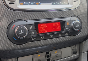 Подержанный автомобиль Ford Focus Wagon 2010 года (14 фото)