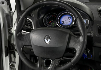 Подержанный автомобиль Renault Fluence 2014 года (13 фото)