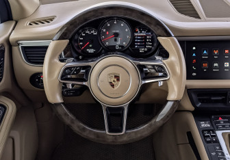 Подержанный автомобиль Porsche Macan 2015 года (22 фото)