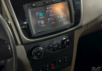 Подержанный автомобиль Renault Logan Sedan 2015 года (9 фото)