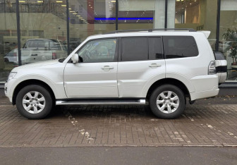 Подержанный автомобиль Mitsubishi Pajero 2014 года (5 фото)