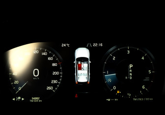 Подержанный автомобиль Volvo XC60 2020 года (13 фото)