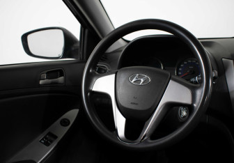 Подержанный автомобиль Hyundai Solaris Hatchback 2014 года (13 фото)