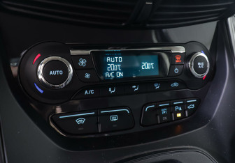 Подержанный автомобиль Ford Kuga 2013 года (16 фото)