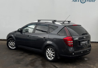 Подержанный автомобиль Kia Ceed Wagon 2008 года (7 фото)