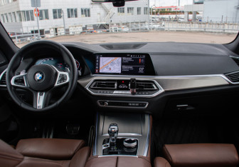 Подержанный автомобиль BMW X5 2019 года (12 фото)