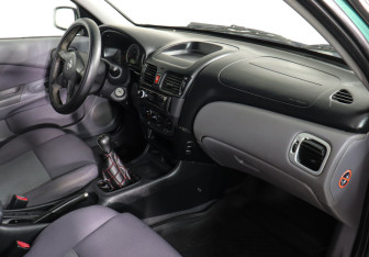 Подержанный автомобиль Nissan Almera Sedan 2003 года (6 фото)