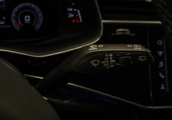 Подержанный автомобиль Audi Q8 2018 года (14 фото)
