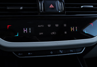 Подержанный автомобиль Hongqi HS5 2024 года (21 фото)