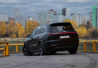 Подержанный автомобиль LiXiang L9 2023 года (24 фото)