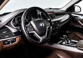 Подержанный автомобиль BMW X5 2014 года (12 фото)