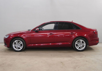 Подержанный автомобиль Audi A4 Sedan 2019 года (8 фото)