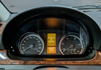 Подержанный автомобиль Mercedes-Benz Viano 2011 года (15 фото)