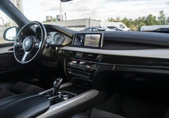 Подержанный автомобиль BMW X5 2018 года (15 фото)