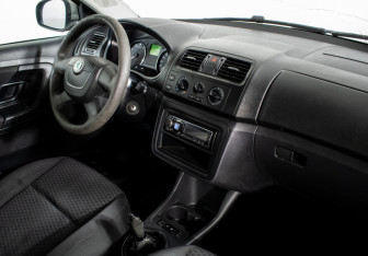 Подержанный автомобиль Skoda Fabia Hatchback 2012 года (10 фото)