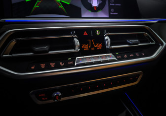 Подержанный автомобиль BMW X5 2019 года (18 фото)