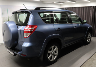 Подержанный автомобиль Toyota RAV4 2008 года (4 фото)