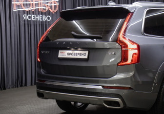 Подержанный автомобиль Volvo XC90 2019 года (25 фото)