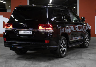 Подержанный автомобиль Toyota Land Cruiser Suv 2019 года (5 фото)