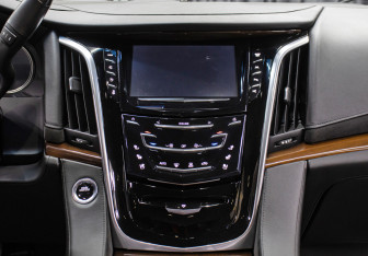 Подержанный автомобиль Cadillac Escalade Suv 2017 года (17 фото)