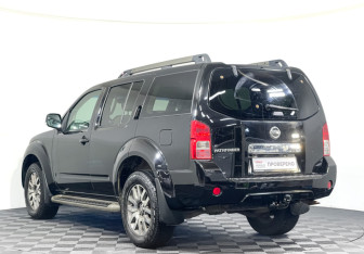 Подержанный автомобиль Nissan Pathfinder 2012 года (7 фото)