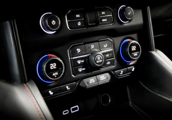 Подержанный автомобиль Chevrolet Tahoe 2021 года (15 фото)