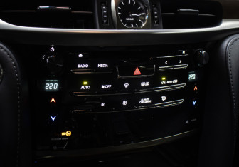 Подержанный автомобиль Lexus LX 2016 года (21 фото)