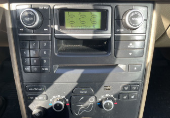 Подержанный автомобиль Volvo XC90 2008 года (15 фото)