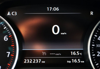 Подержанный автомобиль Volkswagen Touareg 2013 года (15 фото)