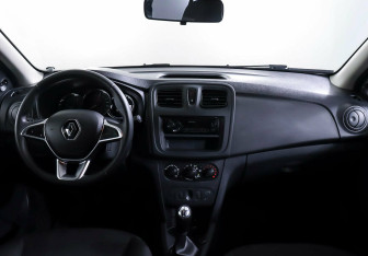 Подержанный автомобиль Renault Logan Sedan 2018 года (9 фото)