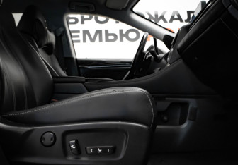 Подержанный автомобиль Lexus RX 2021 года (27 фото)