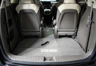 Подержанный автомобиль Kia Carnival 2021 года (9 фото)
