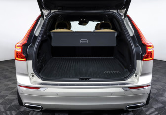 Подержанный автомобиль Volvo XC60 2019 года (10 фото)