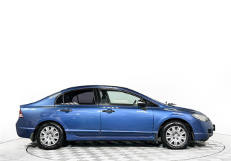 Подержанный автомобиль Honda Civic Sedan 2007 года (4 фото)