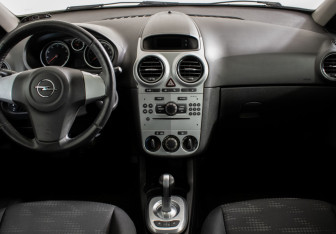Подержанный автомобиль Opel Corsa 2011 года (11 фото)