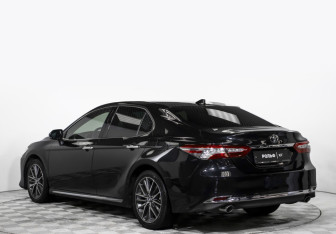 Подержанный автомобиль Toyota Camry Sedan 2023 года (7 фото)