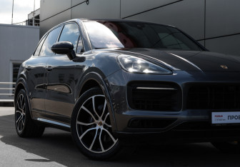 Подержанный автомобиль Porsche Cayenne 2018 года (24 фото)