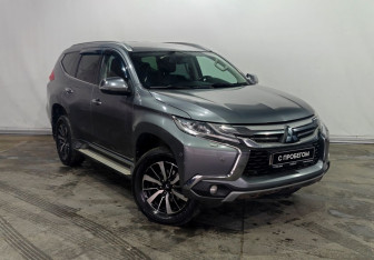 Подержанный автомобиль Mitsubishi Pajero Sport 2017 года (3 фото)