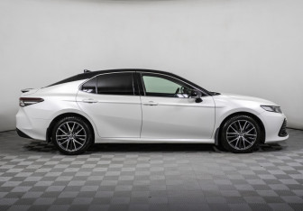 Подержанный автомобиль Toyota Camry Sedan 2021 года (4 фото)