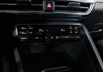 Подержанный автомобиль Kia K5 2022 года (17 фото)