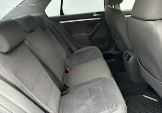 Подержанный автомобиль Volkswagen Jetta Sedan 2007 года (14 фото)