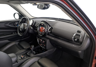 Подержанный автомобиль MINI Clubman Wagon 2020 года (13 фото)