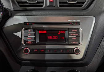 Подержанный автомобиль Kia Rio Sedan 2015 года (17 фото)