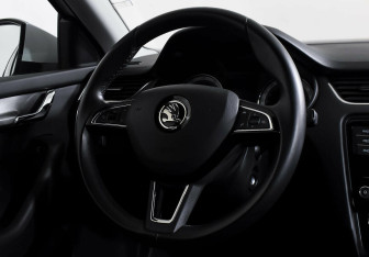 Подержанный автомобиль Skoda Octavia Liftback 2018 года (10 фото)