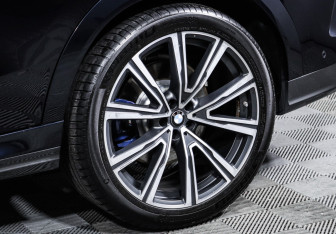 Подержанный автомобиль BMW X6 2021 года (15 фото)