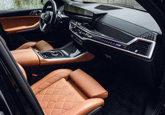 Подержанный автомобиль BMW X5 2024 года (9 фото)