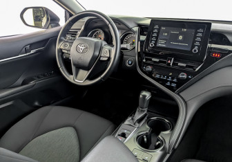 Подержанный автомобиль Toyota Camry Sedan 2022 года (28 фото)